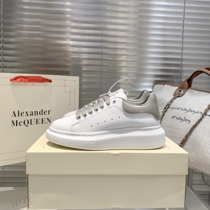 A Style couple white shoes