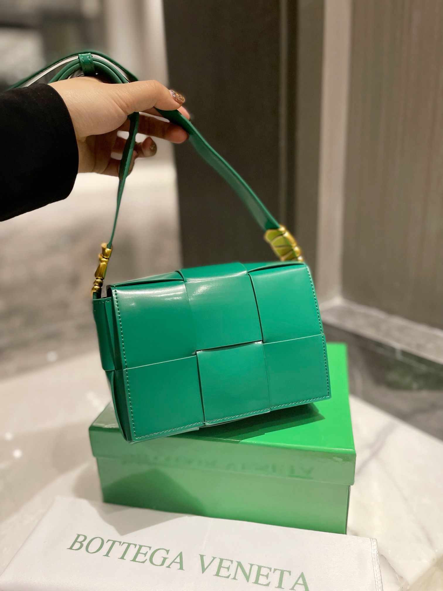 BV Bottega Veneta Cassette Handbags-Luxeon