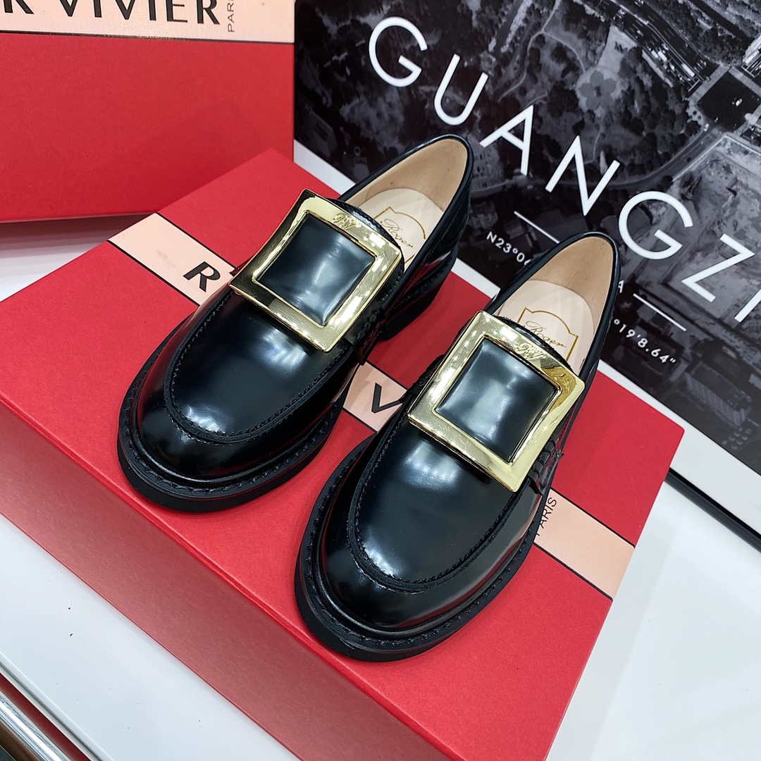Roger Vivier buckle Mary Jane shoes-Luxeon