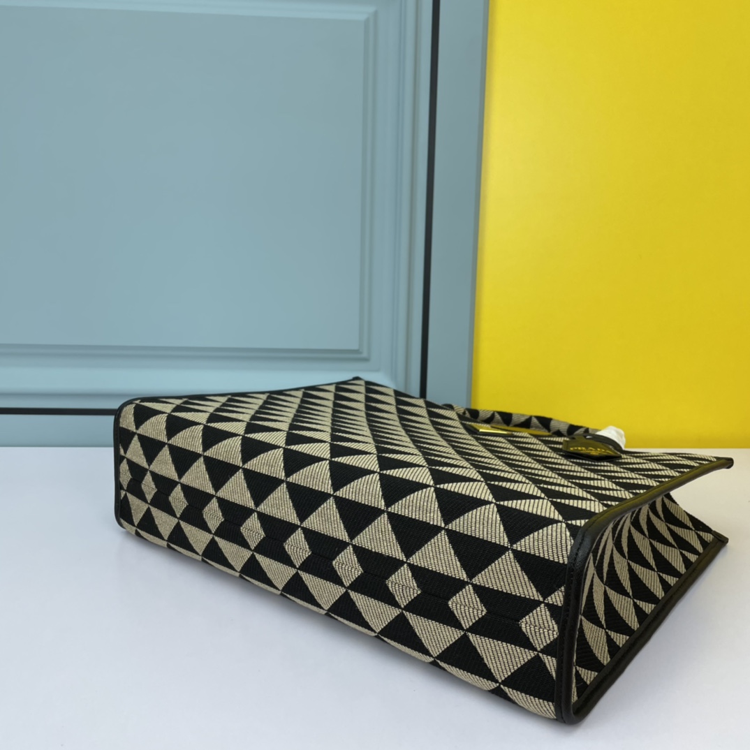 P style handbag-Luxeon
