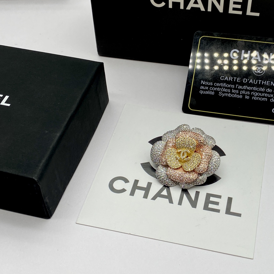 C style New Fashion Brooch-Luxeon