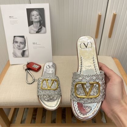 VALENTINO new hollow out slippers-Luxeon