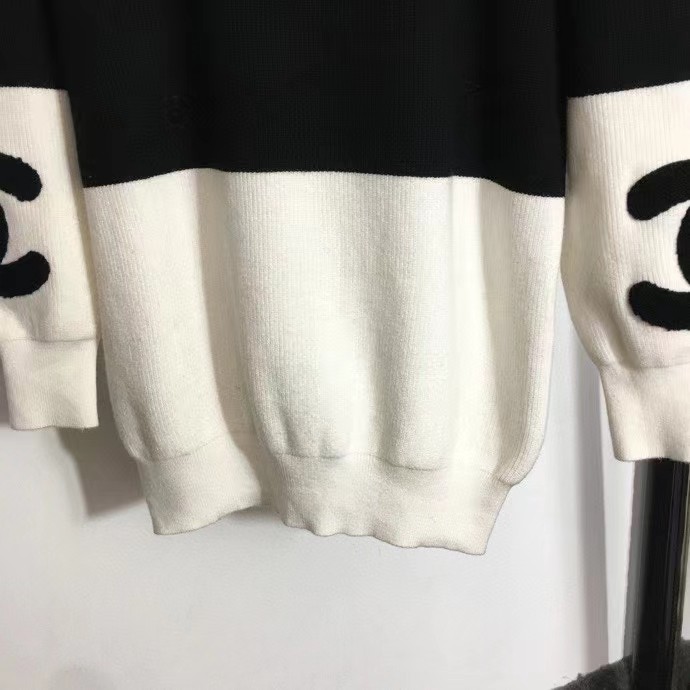 C style flocking embroidery LOGO black and white stitching knitted dress-Luxeon