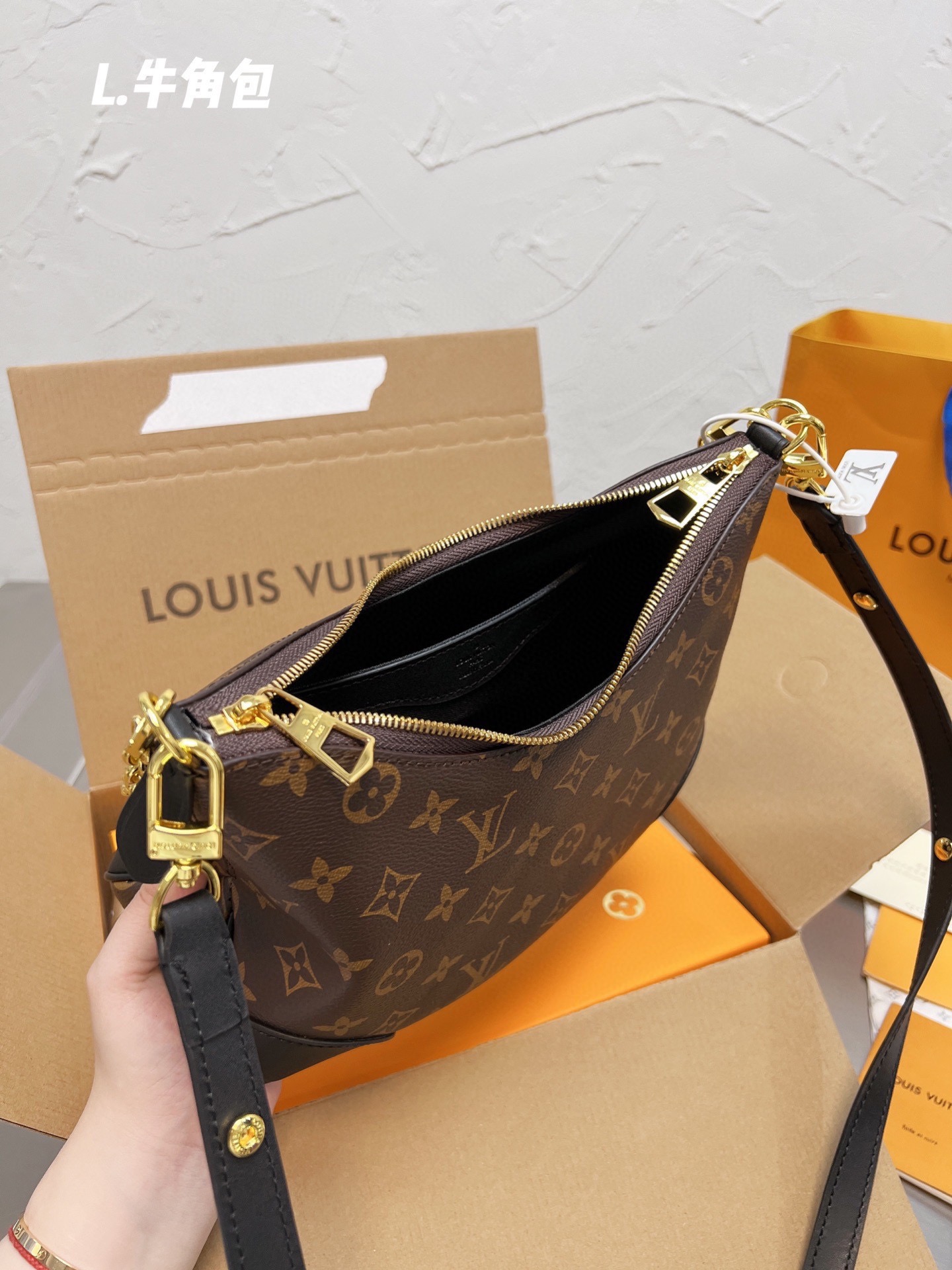 L style bag Handbags Vintage-Luxeon
