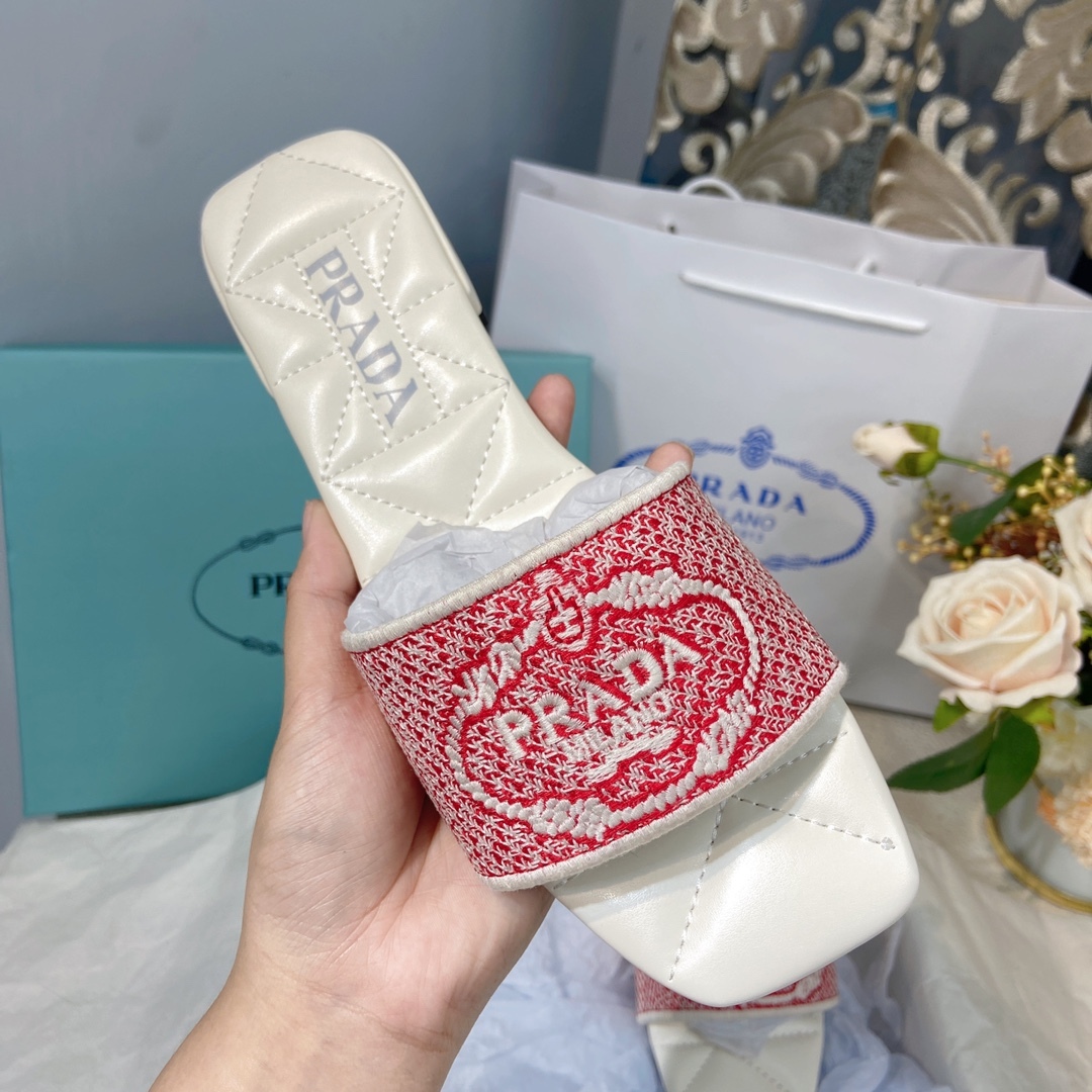 P style three-dimensional embroidery flat slippers-Luxeon