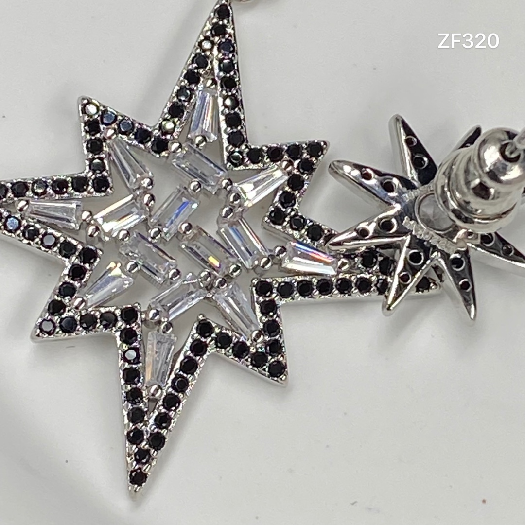 Fashion McQueen Stud Earrings-Luxeon