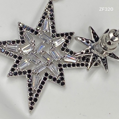 Fashion McQueen Stud Earrings-Luxeon