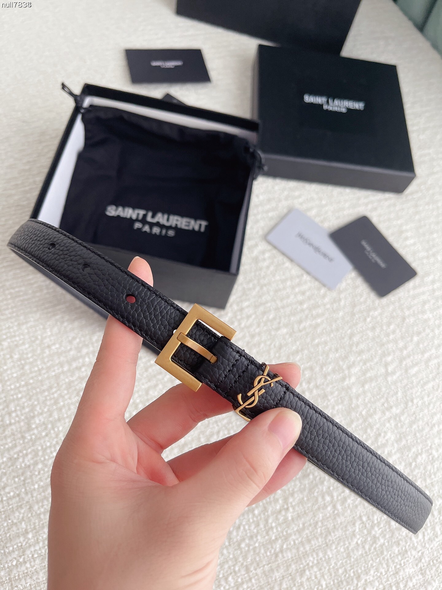 Women belt with a square pin buckle
