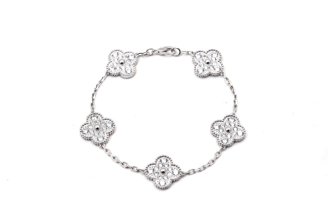 V style Four Leaf Clover Bracelet