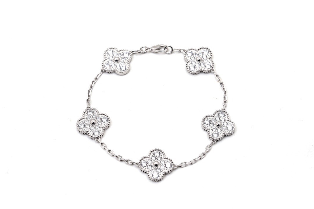 V style Four Leaf Clover Bracelet
