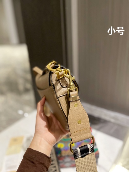 D style saddle handbags-Luxeon