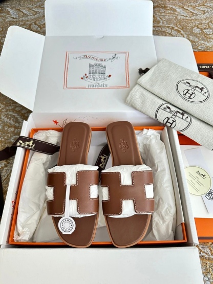 Women H-shaped slippers