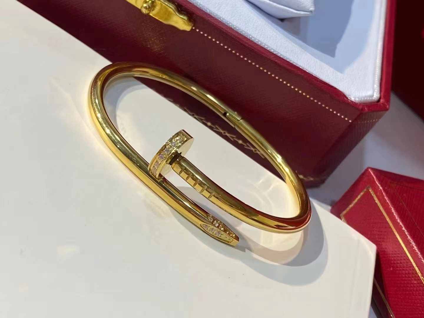 Cartier studded bracelet-Luxeon