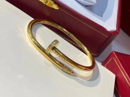 Cartier studded bracelet-Luxeon