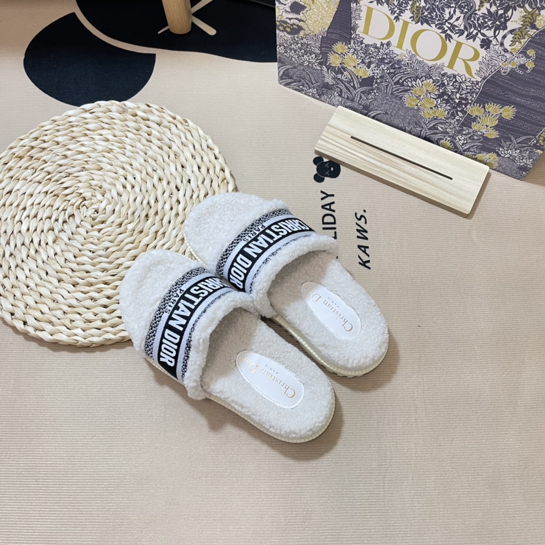 D style Autumn& winter new embroideried wool slippers-Luxeon