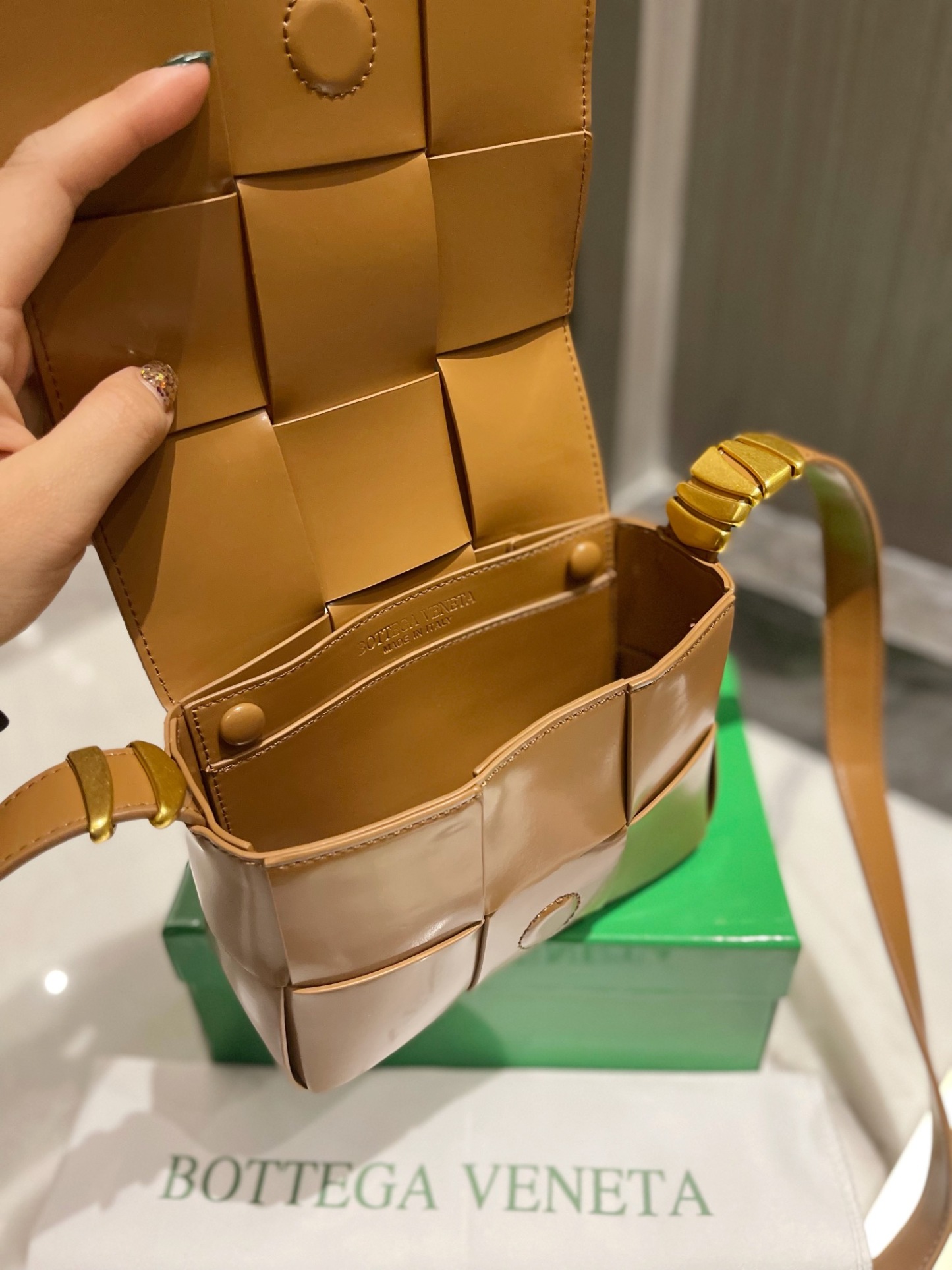 BV Bottega Veneta Cassette Handbags-Luxeon