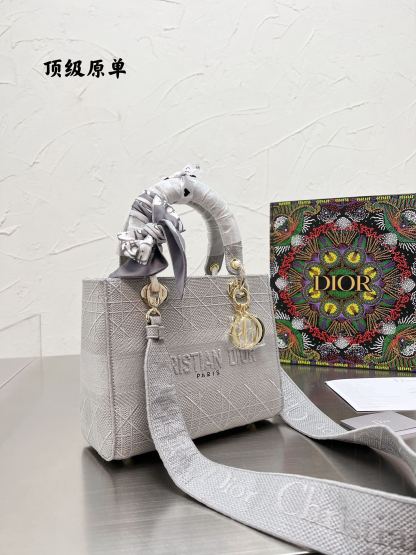 D style Diana handbags top quality embroidered-Luxeon