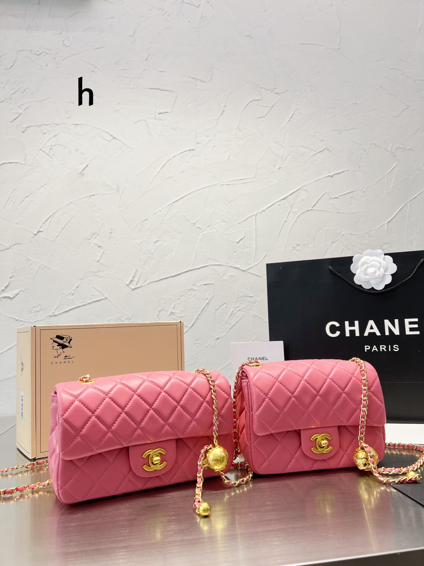 C style golden ball handbag-Luxeon