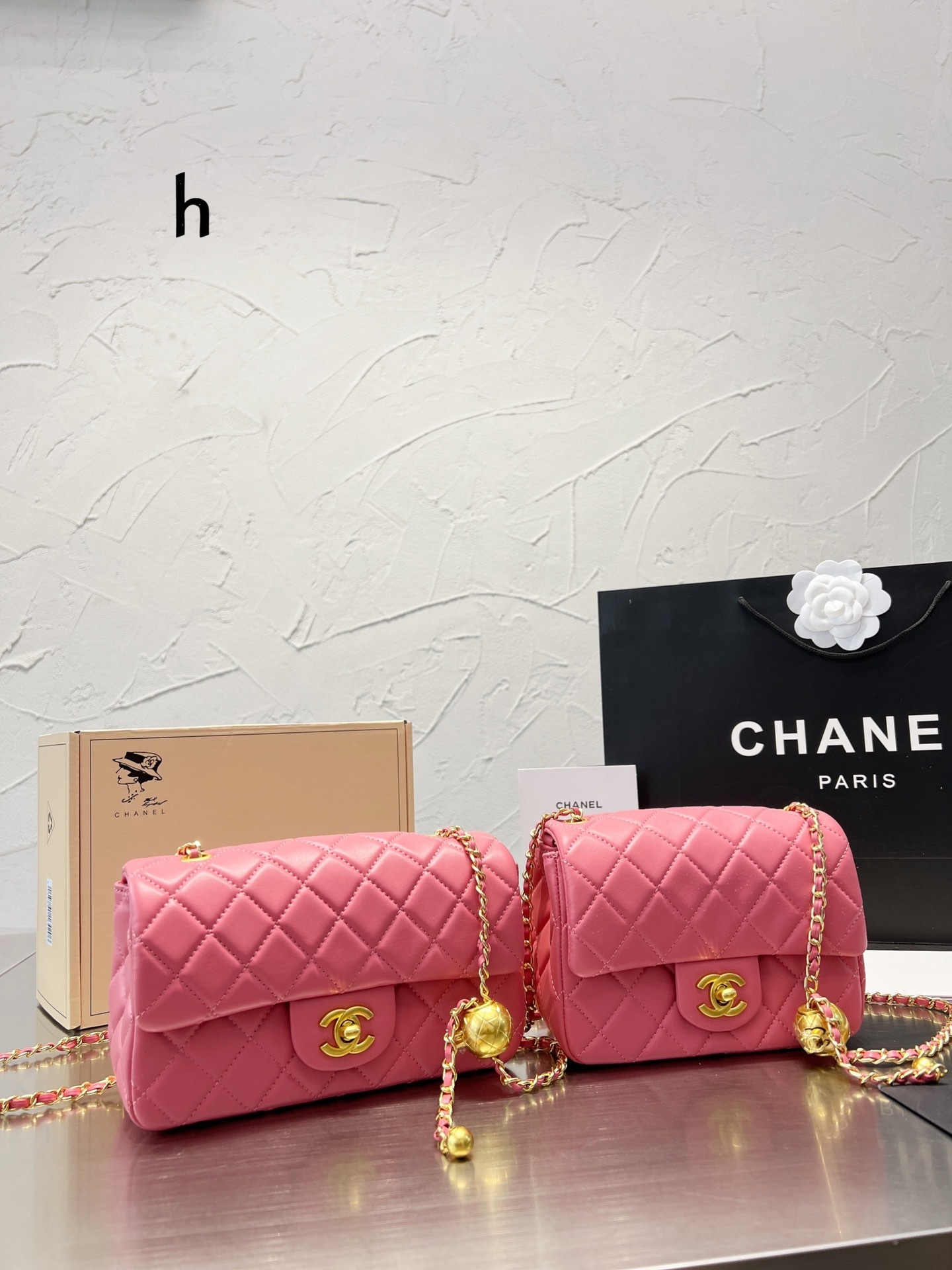 C style golden ball handbag-Luxeon