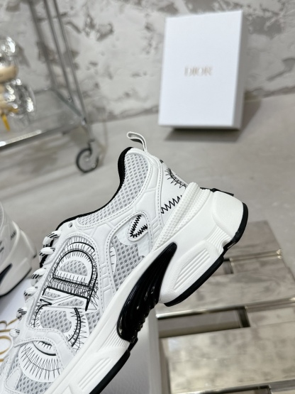 Mesh casual athletic shoes