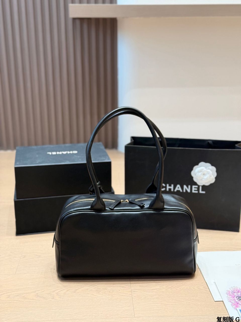 Black and gold bowling bag 19*35.5*12.5cm