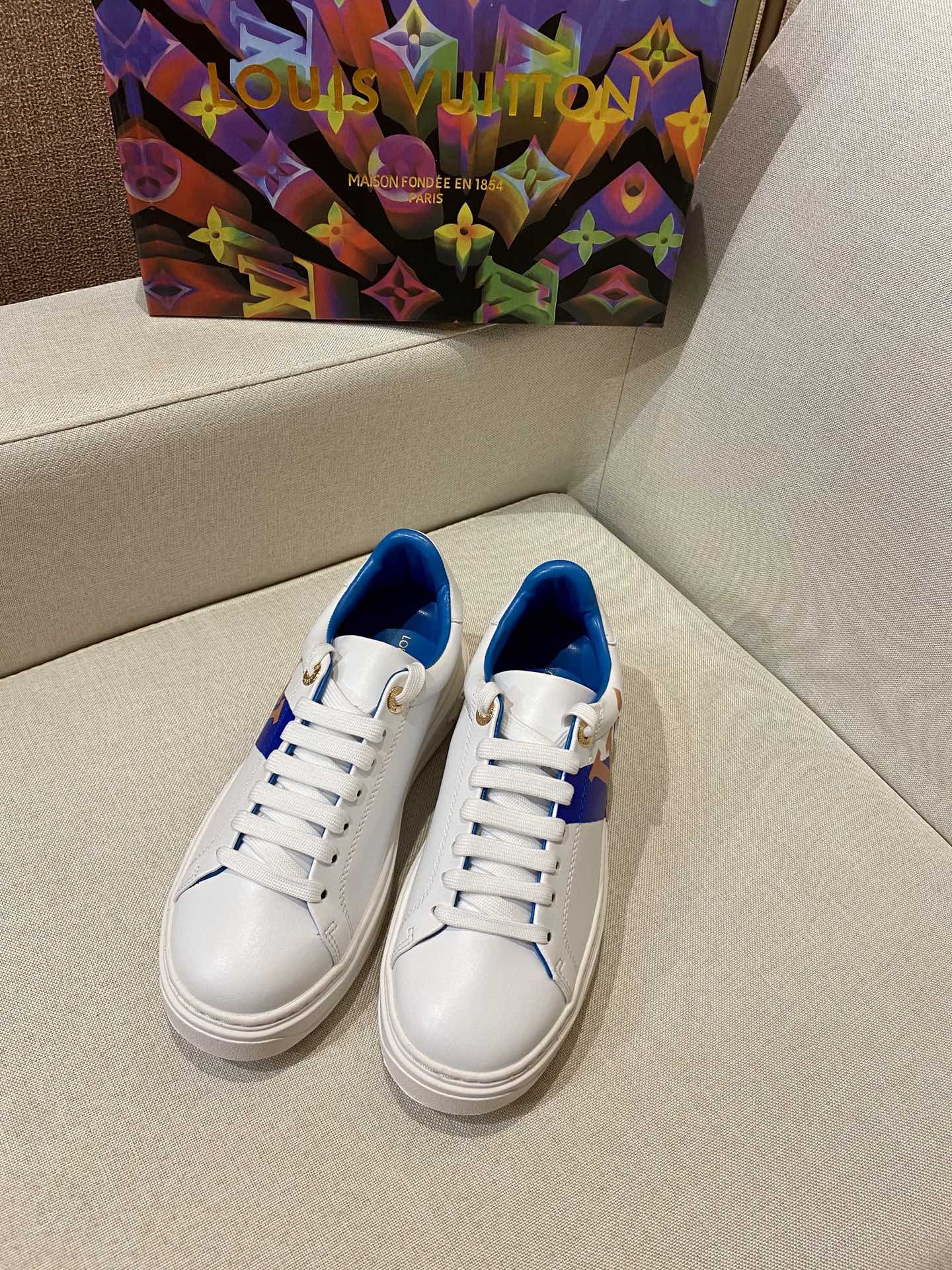 L style Women Lace Up Leather Flat Sneakers-Luxeon