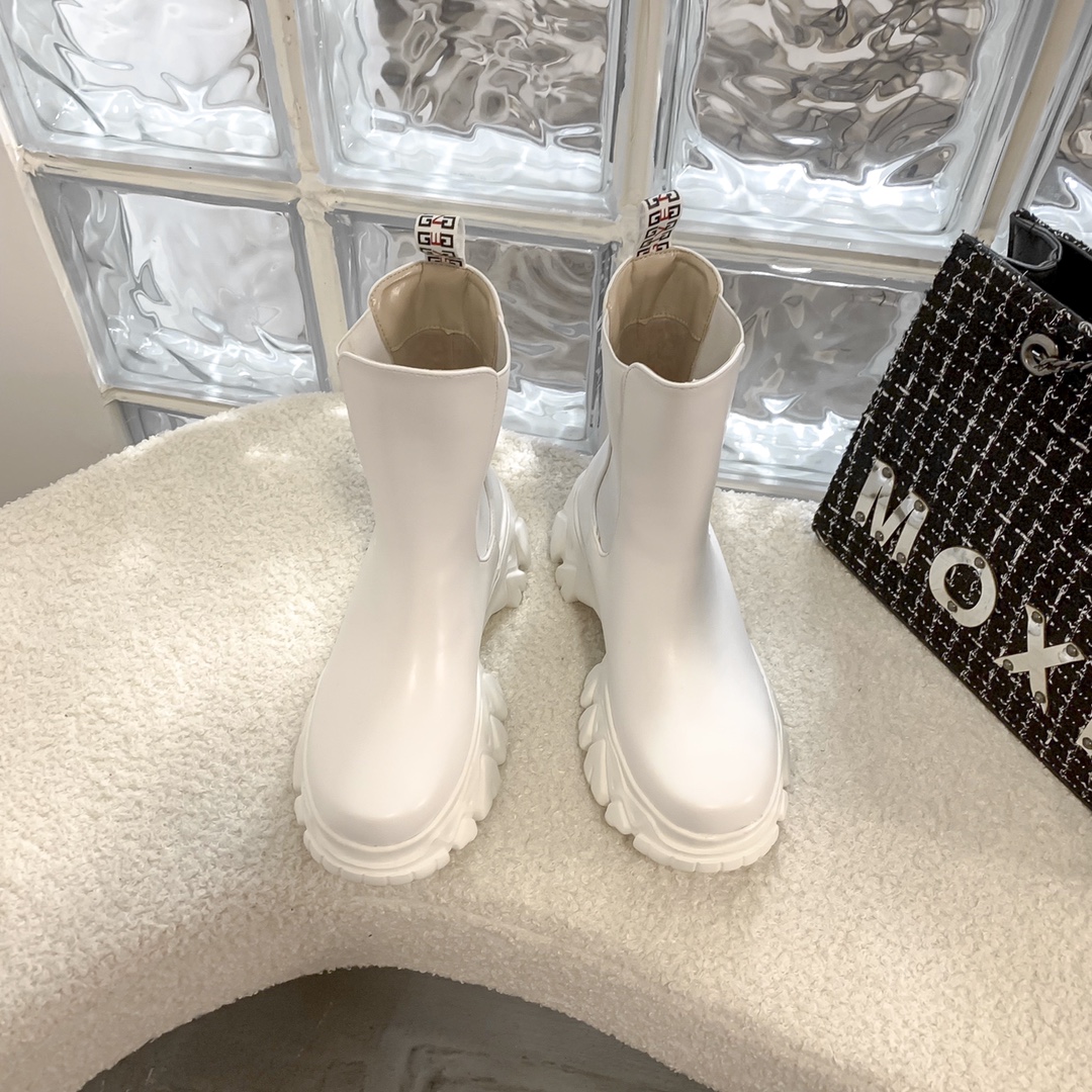 Givenchy patent leather solid ankle boots-Luxeon