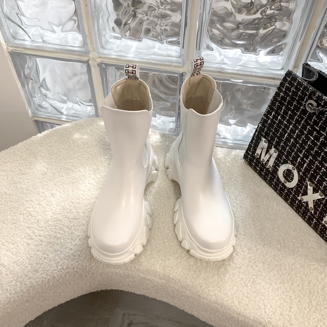 Givenchy patent leather solid ankle boots-Luxeon