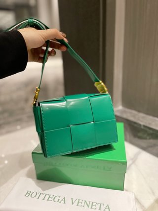 BV Bottega Veneta Cassette Handbags-Luxeon