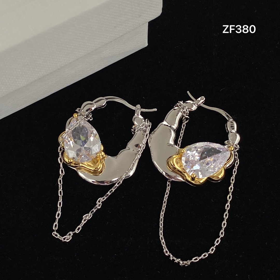 C style Rhinestone Stud Earrings-Luxeon