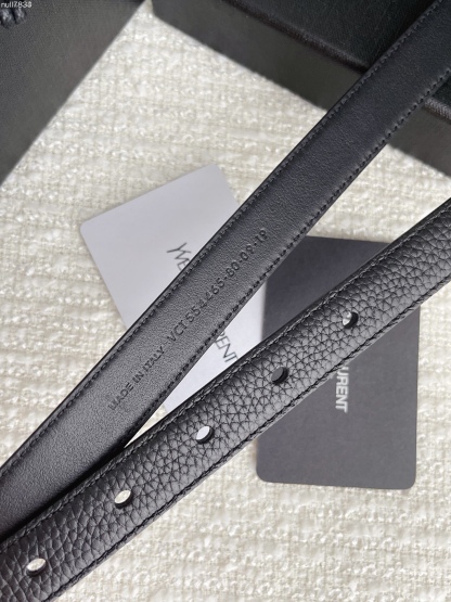 Women belt with a square pin buckle