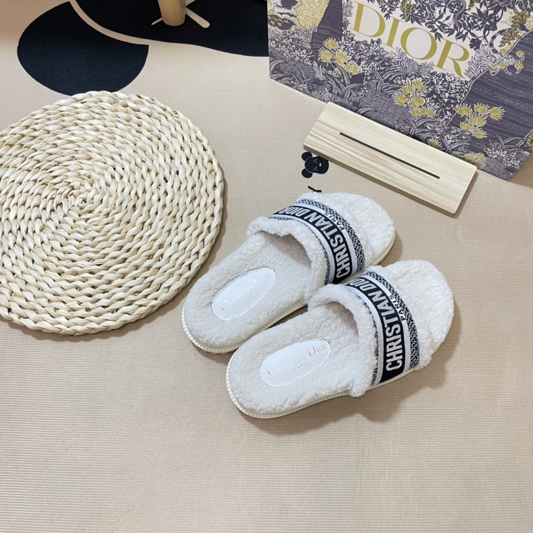 D style Autumn& winter new embroideried wool slippers-Luxeon