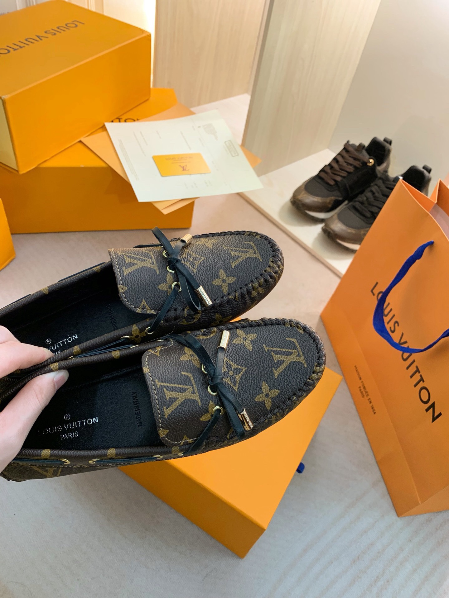 Casual leather shoes