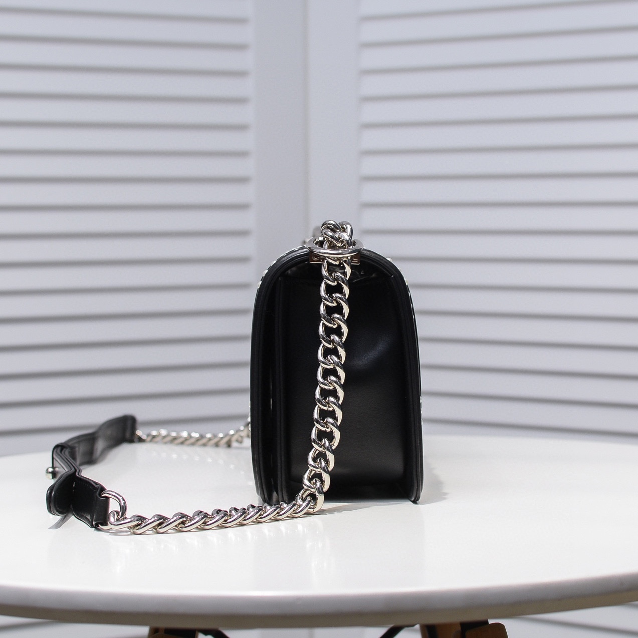 C style pearl  handbag-Luxeon