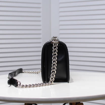 C style pearl  handbag-Luxeon