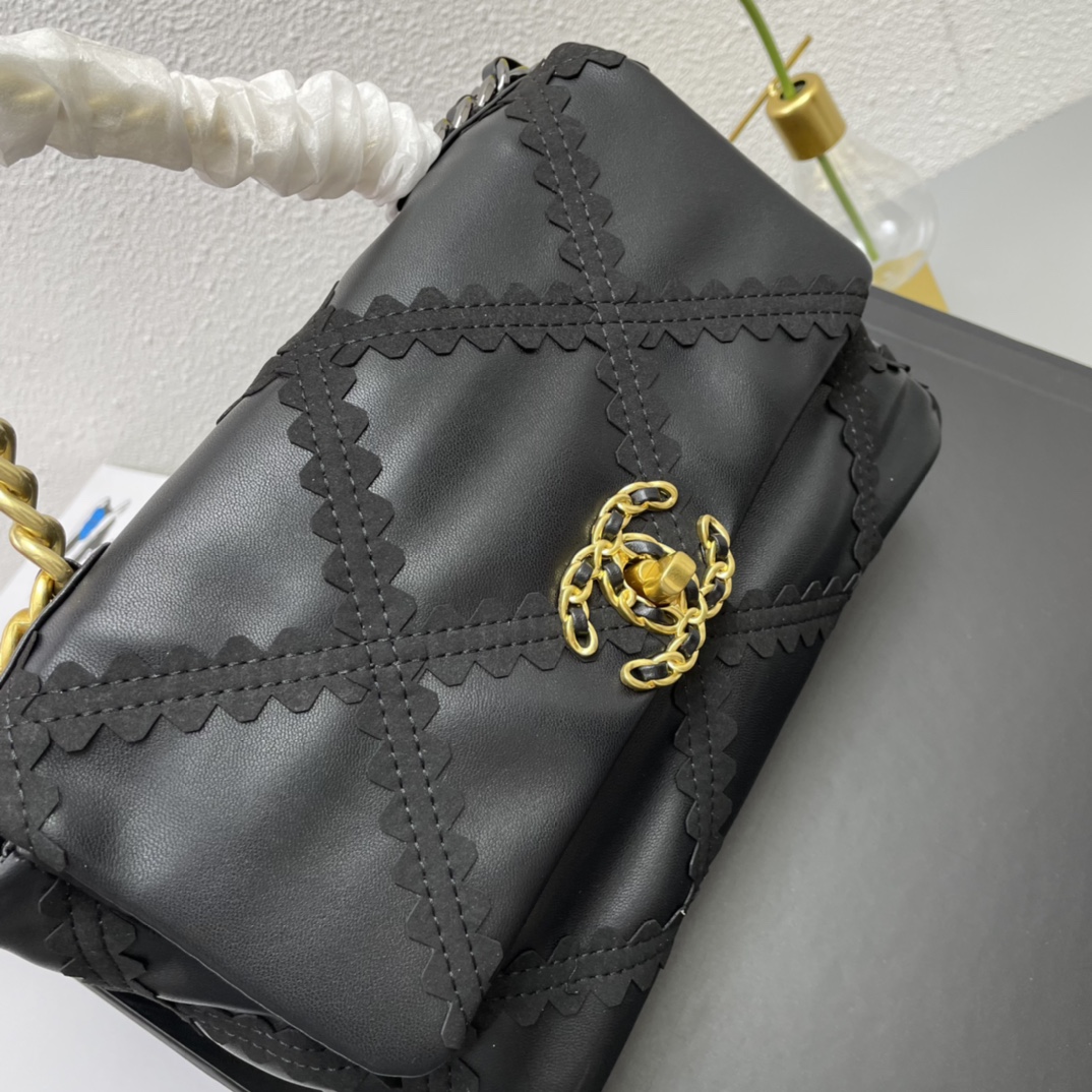 C style diamond chain leather handbag-Luxeon