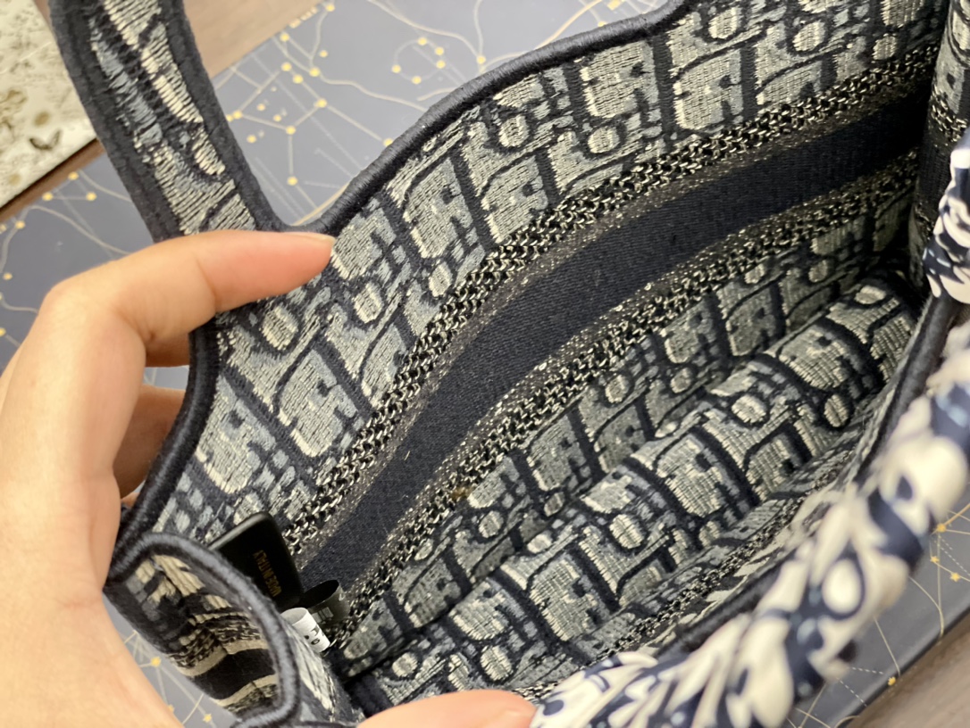 D style Mini Book Tote Handbags-Luxeon