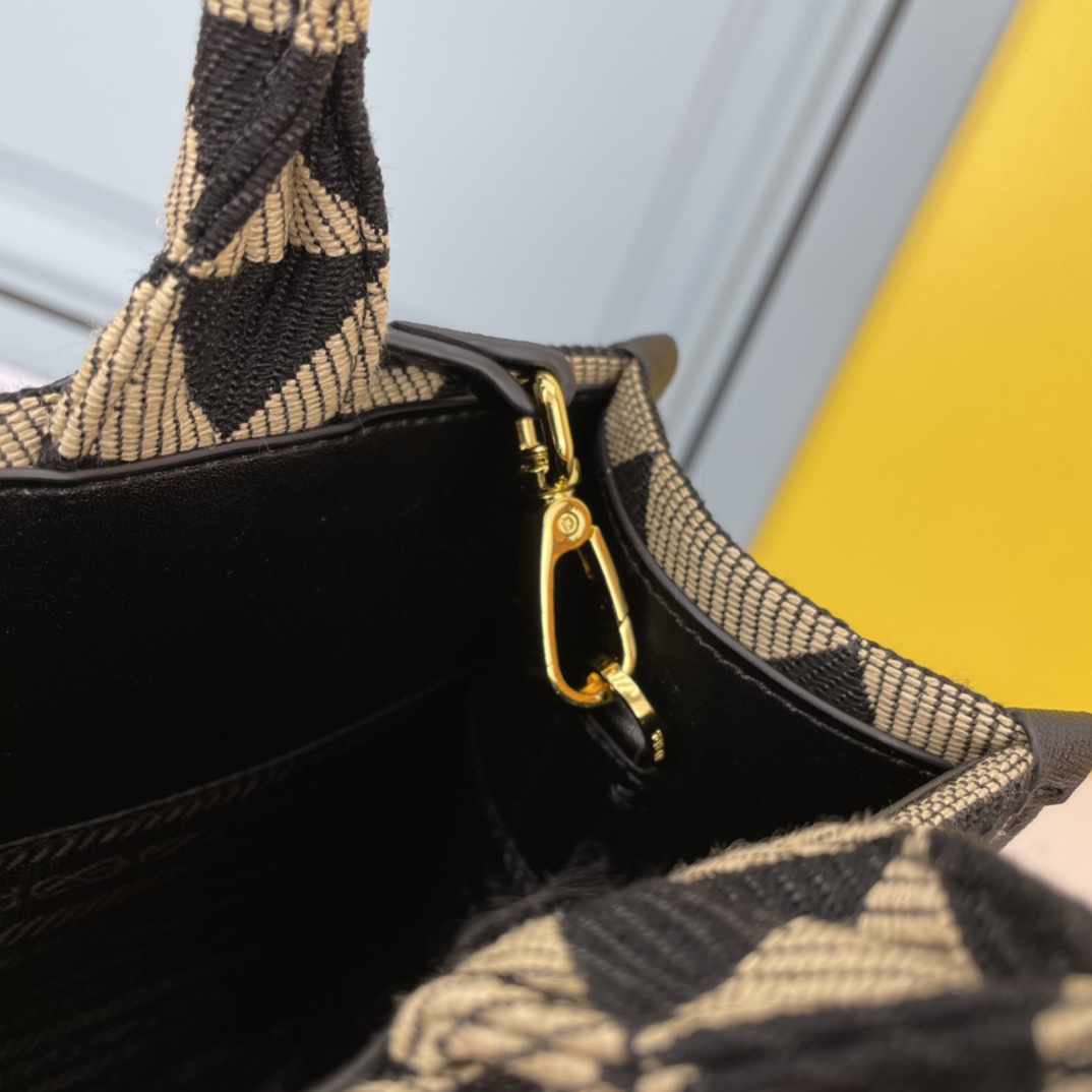 P style handbag-Luxeon