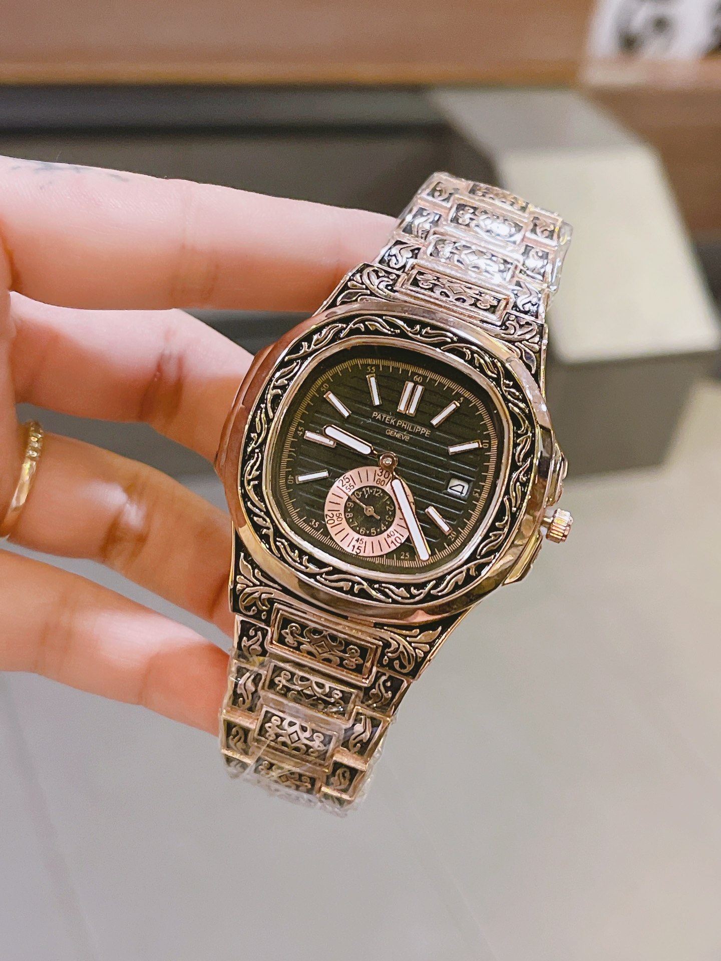 PATEK PHILIPPE Wrist Watch Quartz Movement-Luxeon