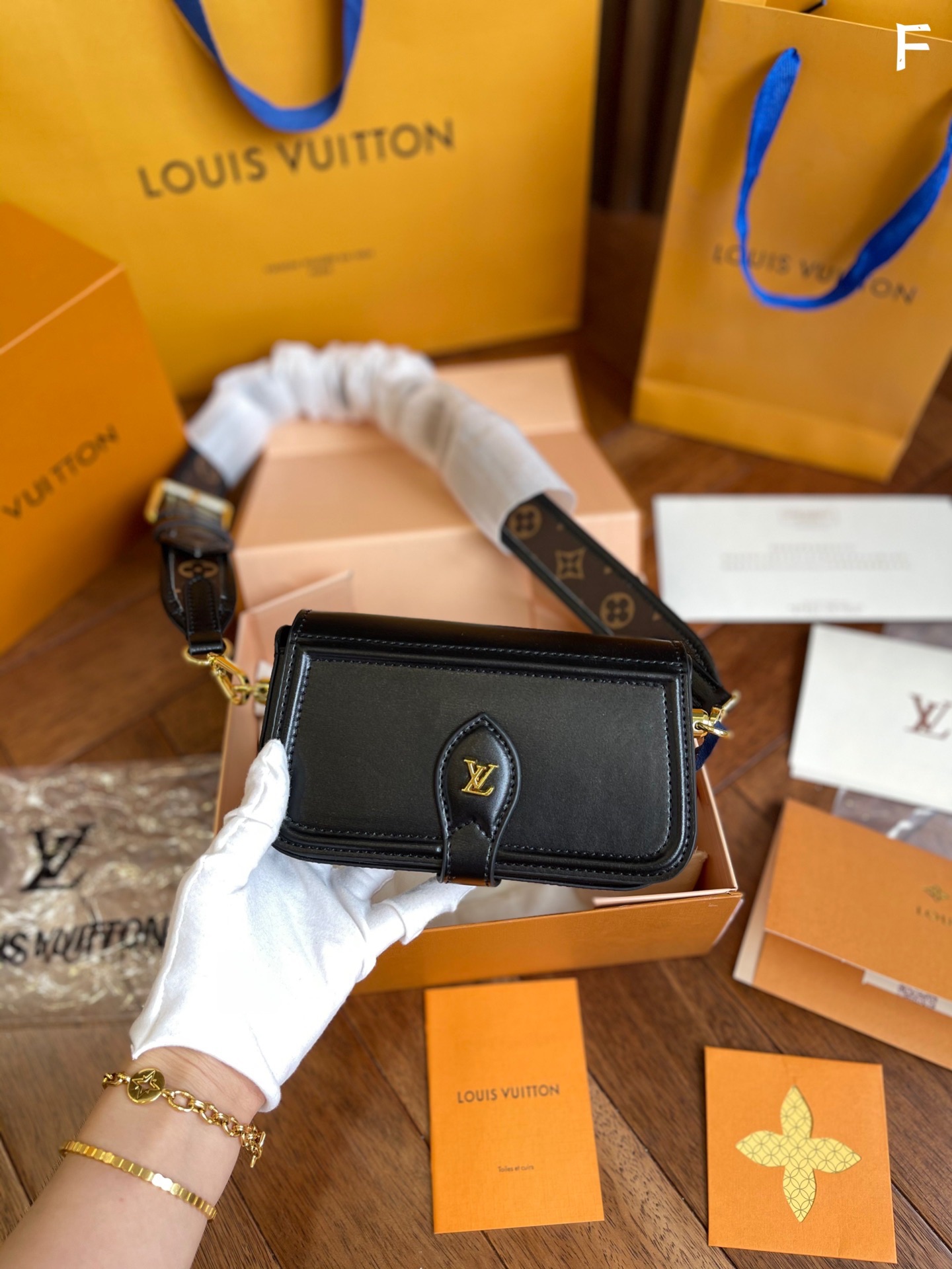 L style . black shoulder bags-Luxeon