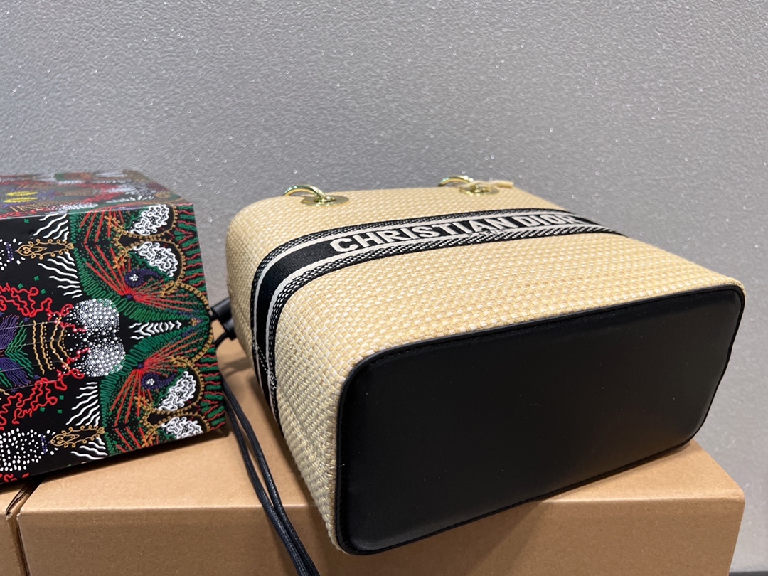 D style Basket Weave Handbags-Luxeon