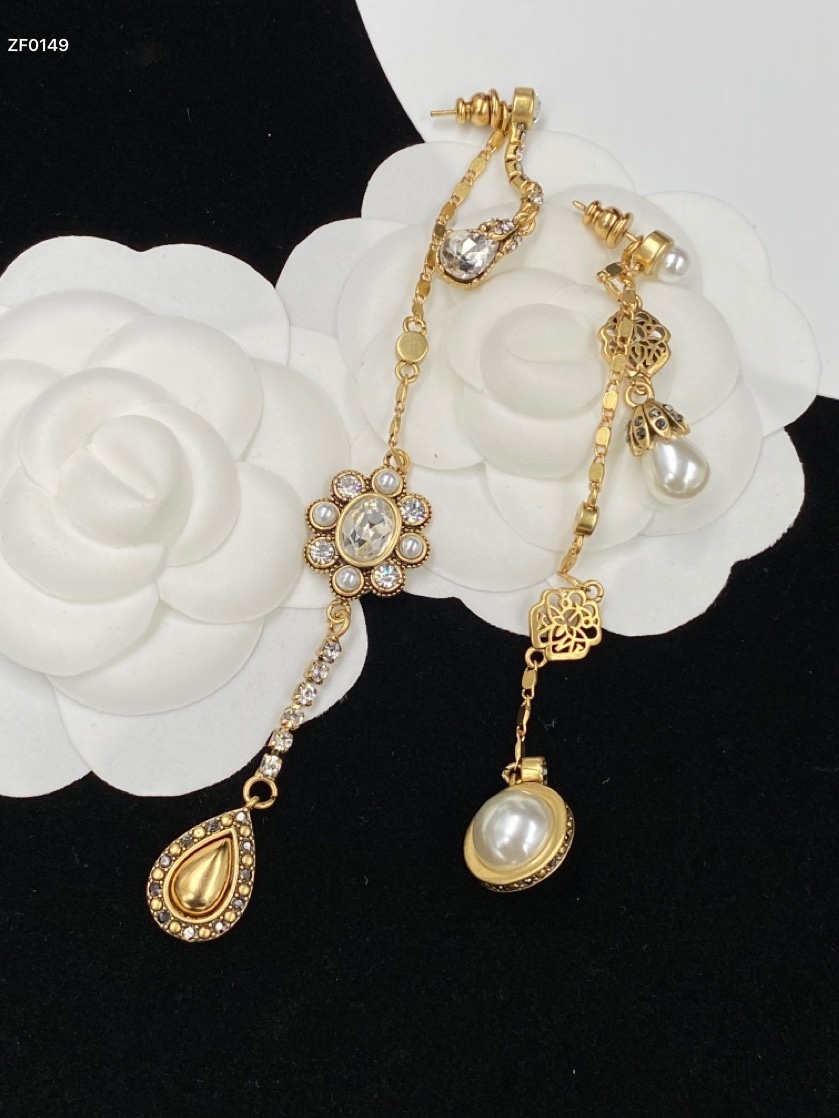 McQueen Fashion Classic Earrings-Luxeon