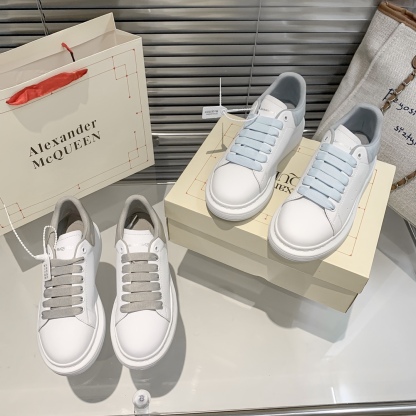 A Style couple white shoes