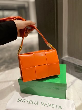 BV Bottega Veneta Cassette Handbags-Luxeon