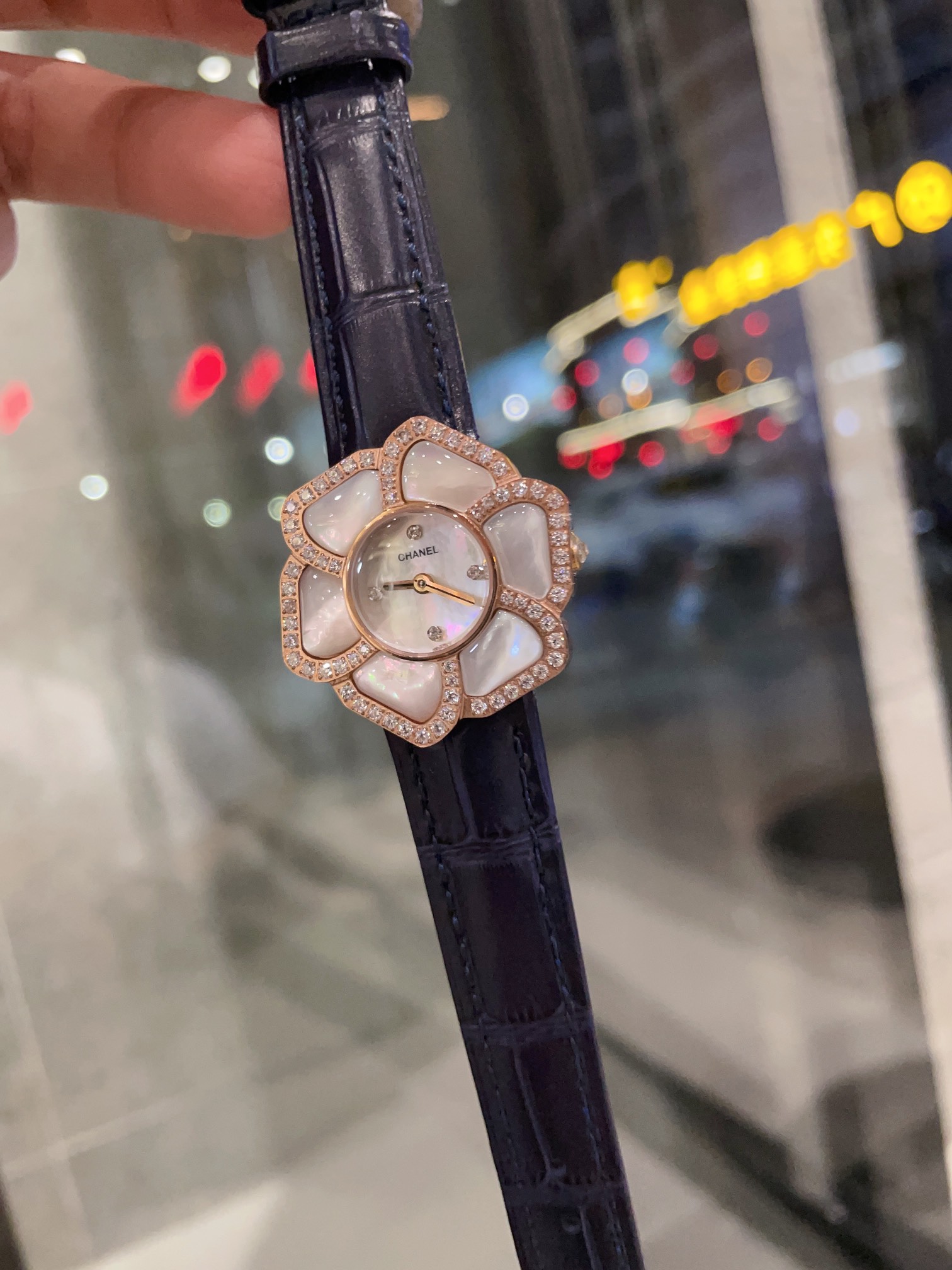 C style Women Watch Cowhide Band Flower Shape Swiss Quartz Movement-Luxeon
