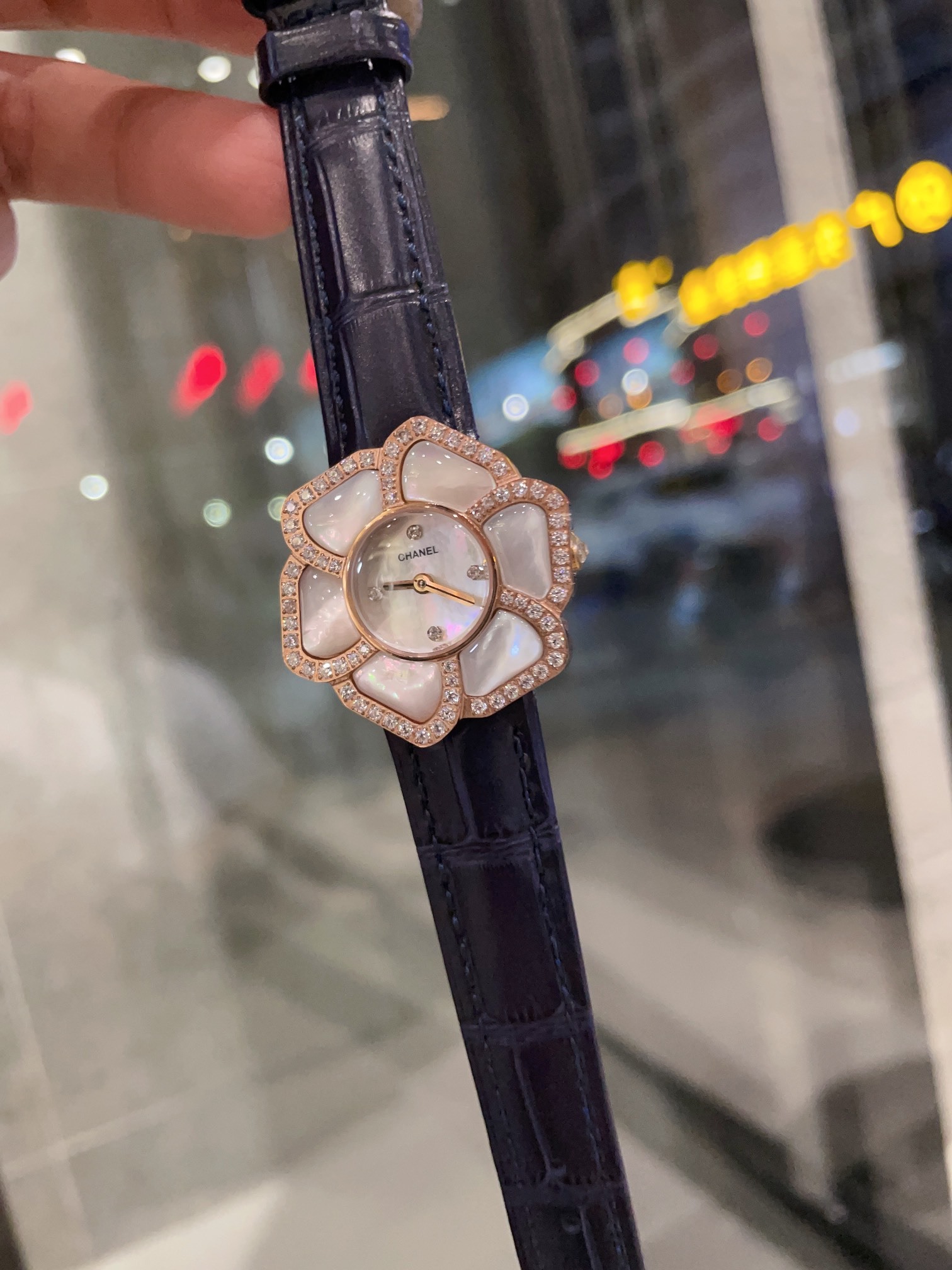 C style Women Watch Cowhide Band Flower Shape Swiss Quartz Movement-Luxeon