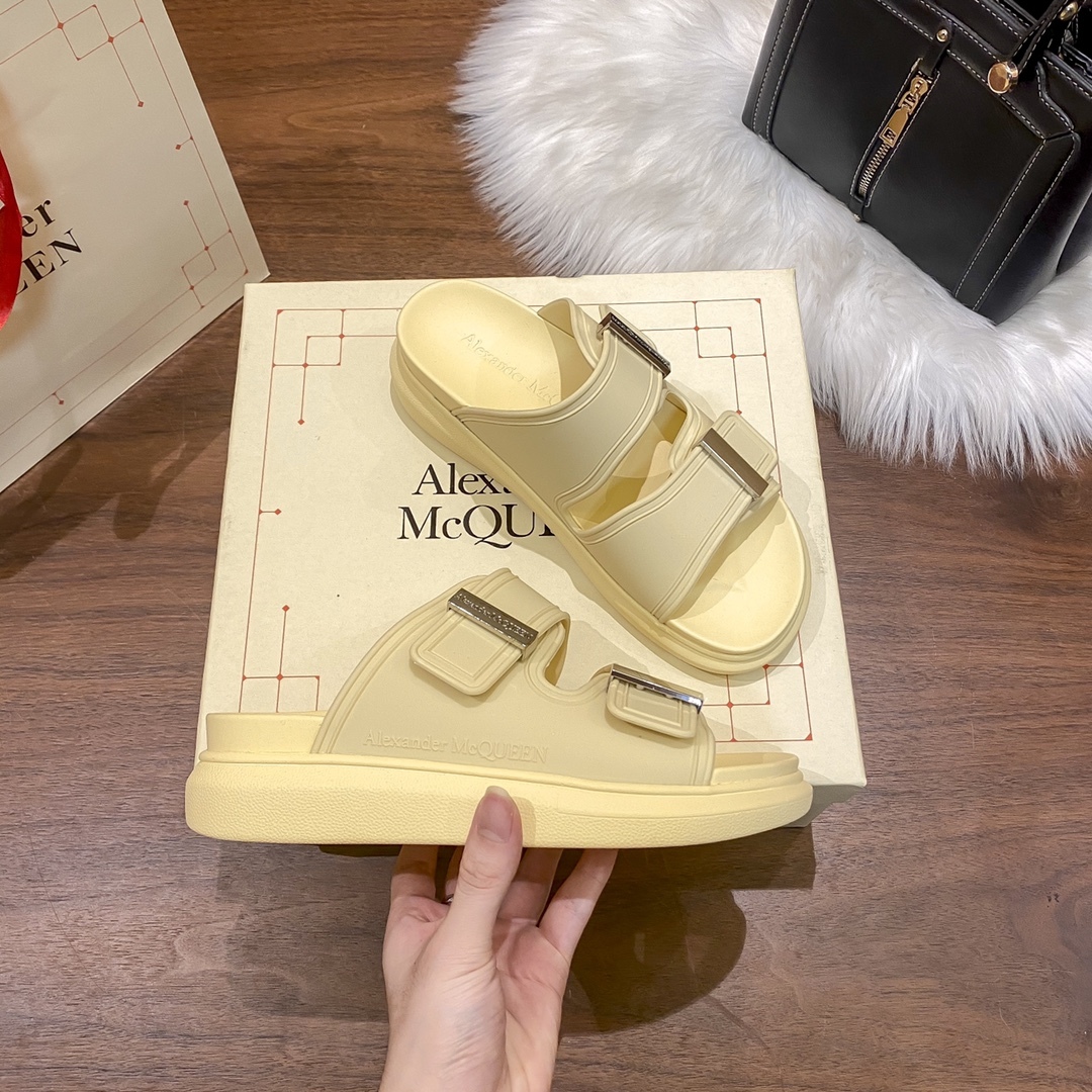 Mcqueen women thick sole sandals-Luxeon