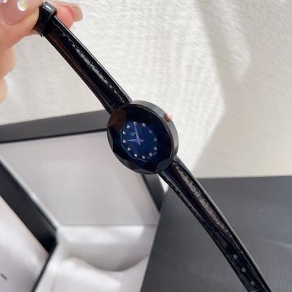 D style Women's Watch Cowhide Strap Quartz Movement-Luxeon