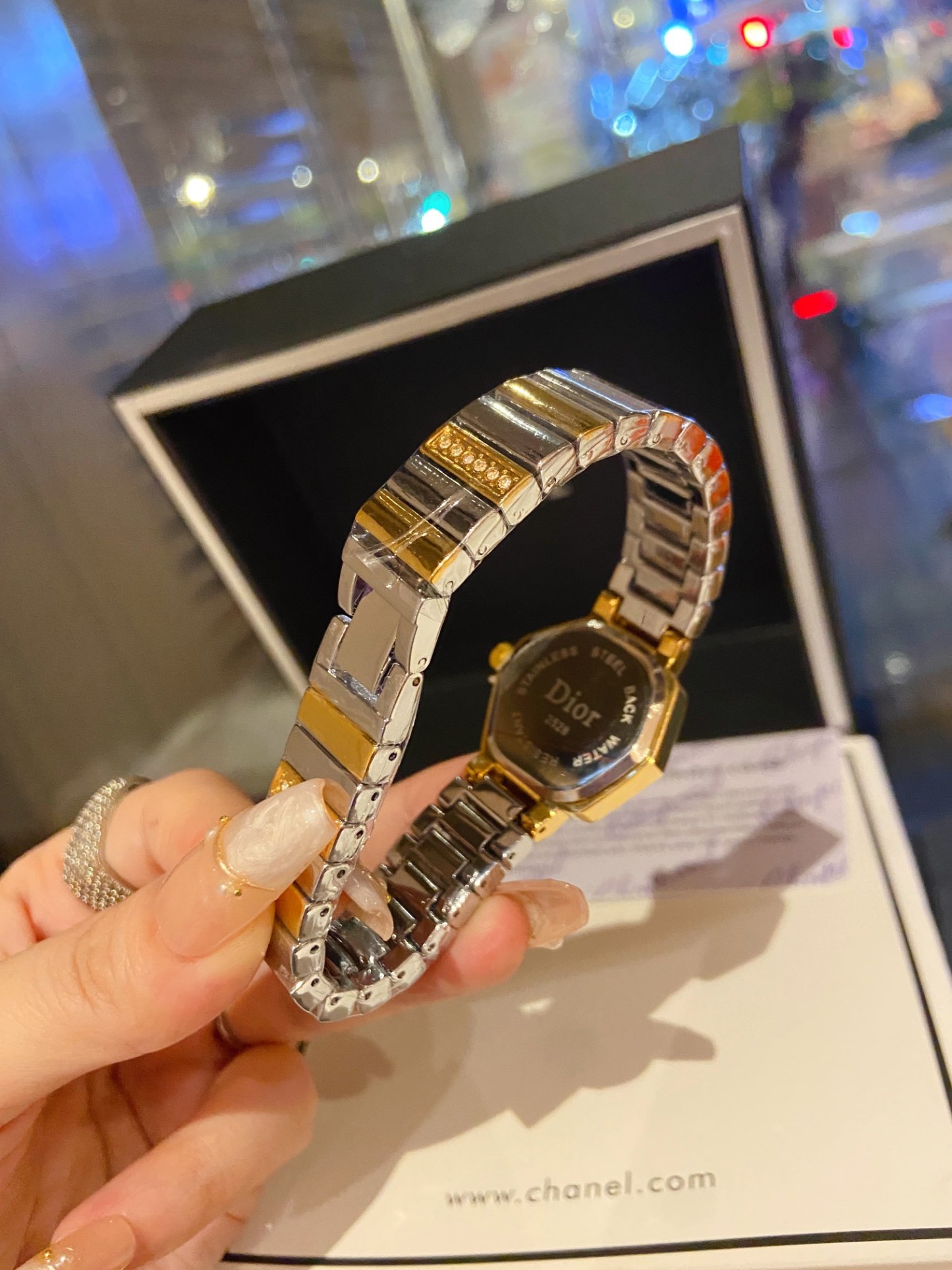 D style Wristwatch Elegant Fashion-Luxeon