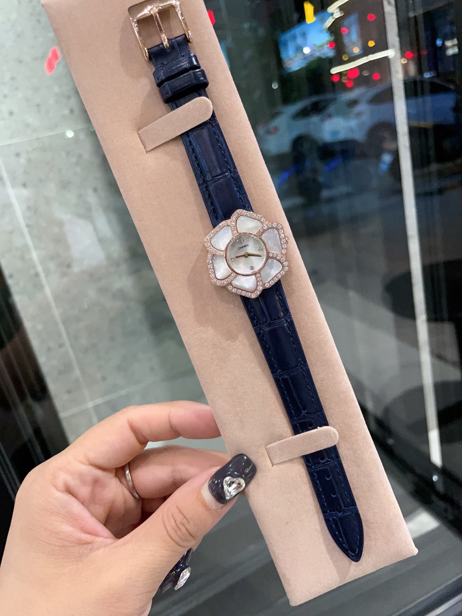 C style Women Watch Cowhide Band Flower Shape Swiss Quartz Movement-Luxeon